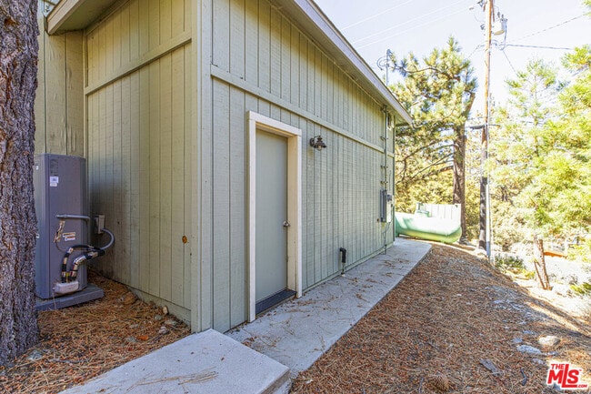 Building Photo - 1712 Woodland Dr