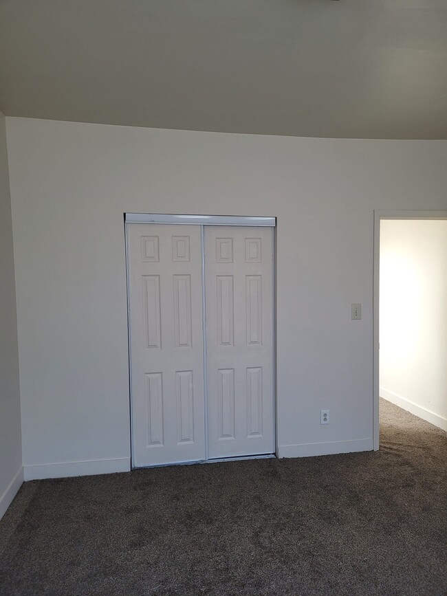 Building Photo - 1013 McKean Ave