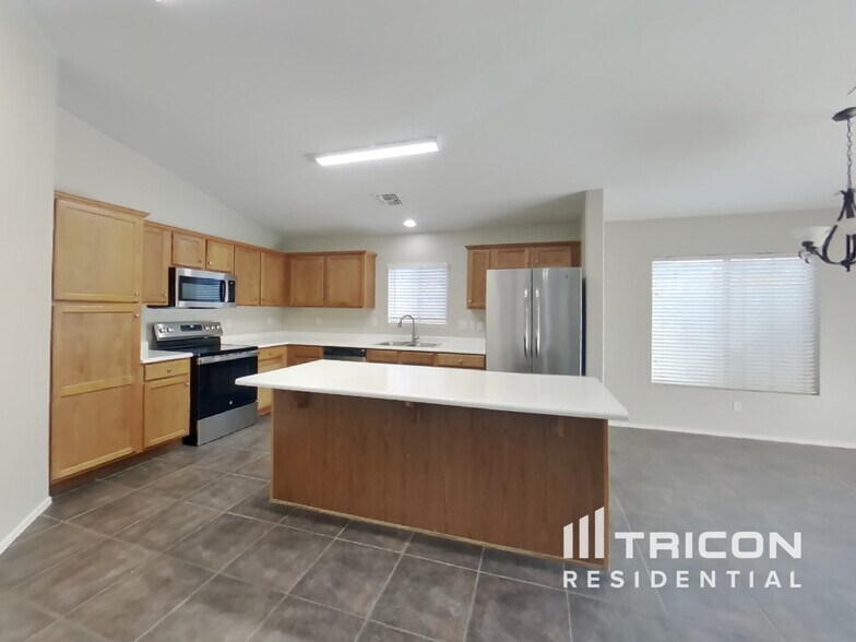 Building Photo - 39391 N Parisi Cir