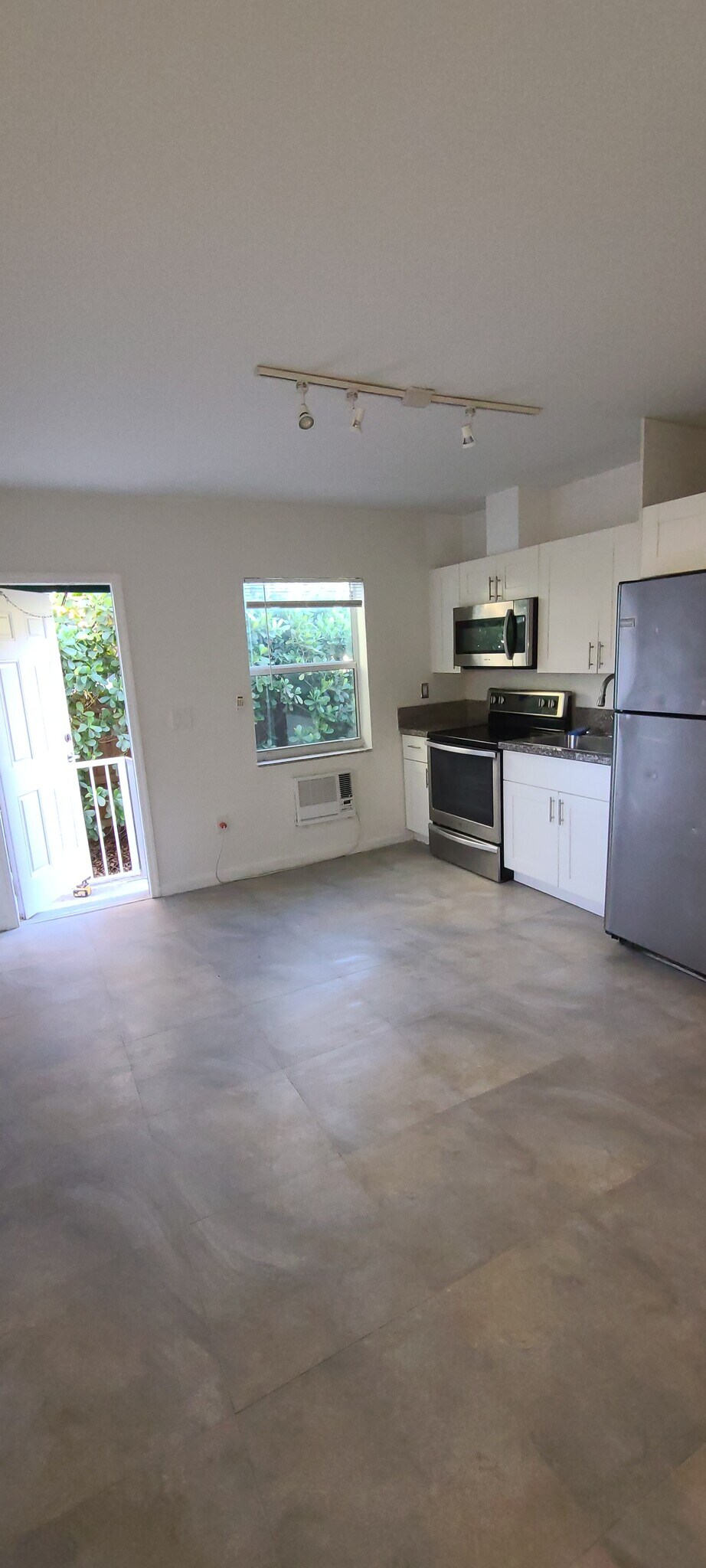 Building Photo - 338 NW 96th St