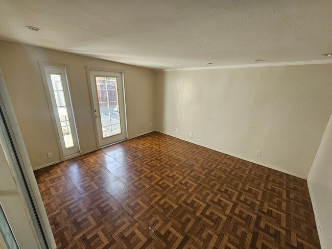 Building Photo - Charming Castro Valley Home: Spacious Livi...