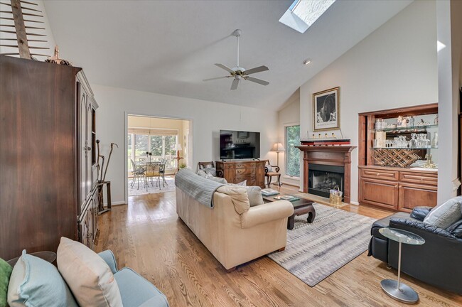 Building Photo - 108 White Willow Pl