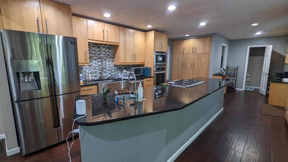 Building Photo - 1332 Colony Dr