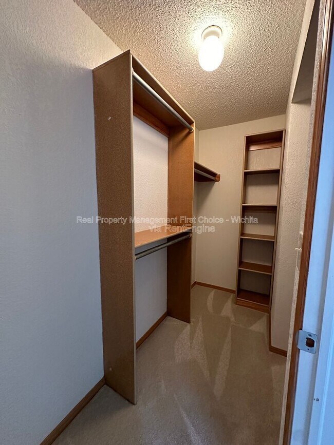 Building Photo - 748 Reflection Lake