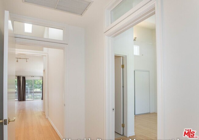 Building Photo - 12694 Montana Ave