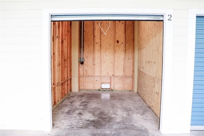 Building Photo - 144 W 5th St