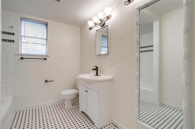 Building Photo - 1509 Fernwood Dr