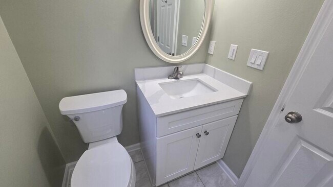Building Photo - 2112 Quincy Ct