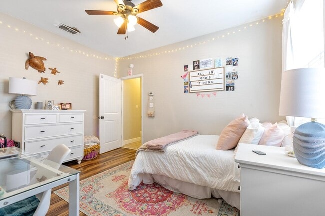 Building Photo - 256 Soho Ct