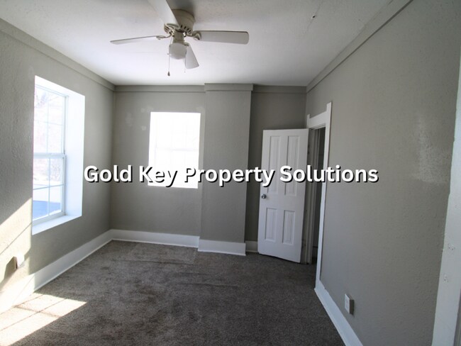 Building Photo - 1221-1223 W 14th St