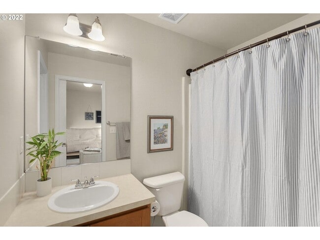 Building Photo - Available 2BD/2.5BATH Townhome in Desirabl...