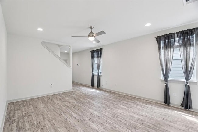 Building Photo - 8101 Linnie Ln