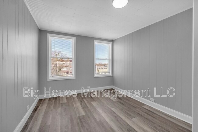 Building Photo - 1725 Hollins St