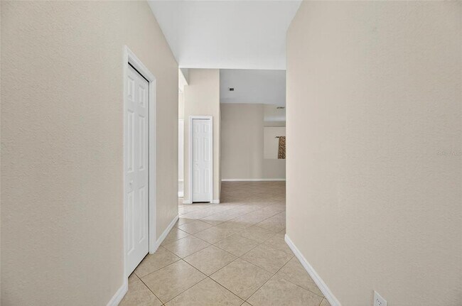 Building Photo - 9115 Pinebreeze Dr