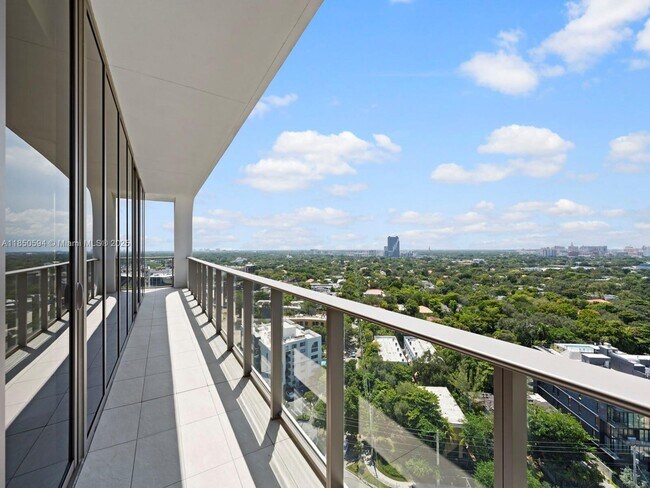 Building Photo - 2678 Tigertail Ave