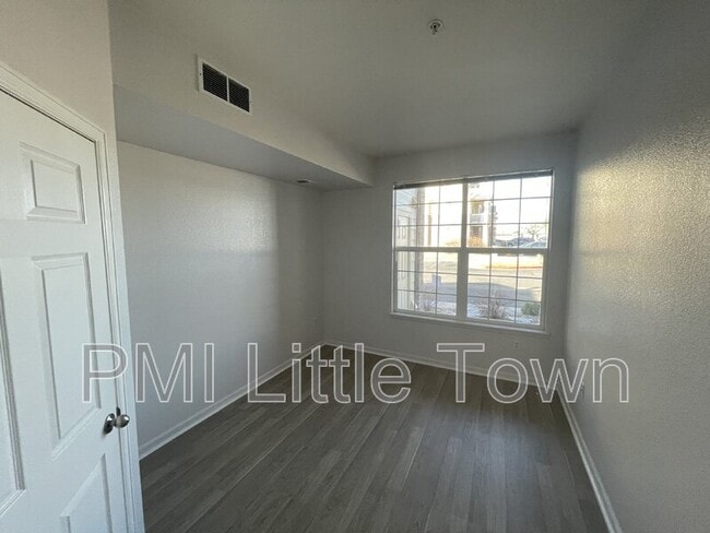 Building Photo - 5714 N Gibralter Way