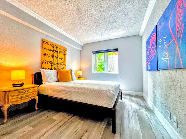 Building Photo - 2660 NE 8th Ave