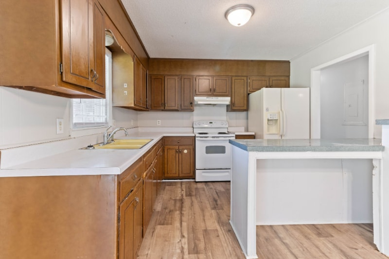 Building Photo - 6118 Lexington Dr