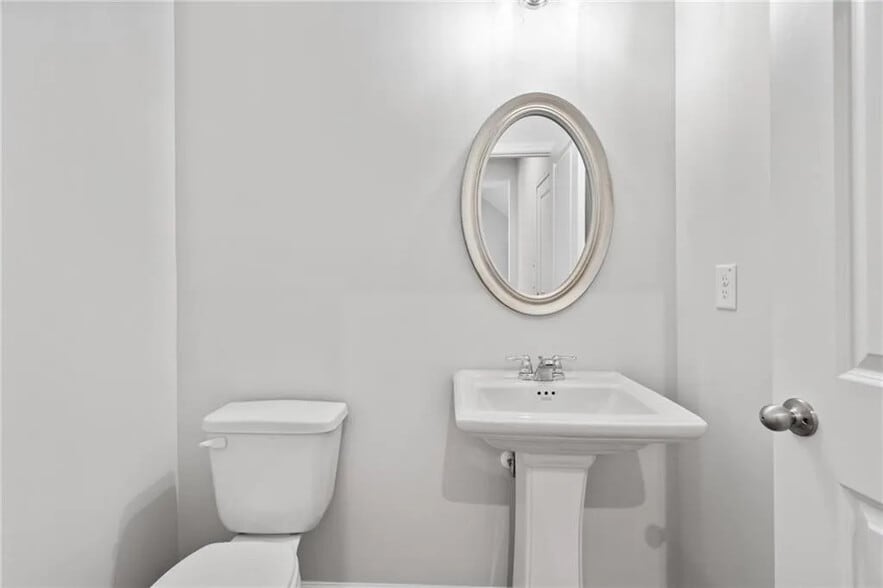 Building Photo - Room in House on Riverwood Dr