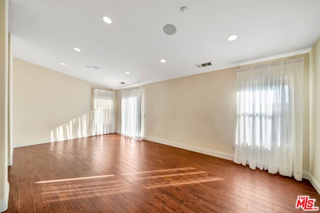 Building Photo - 12440 La Cresta Way