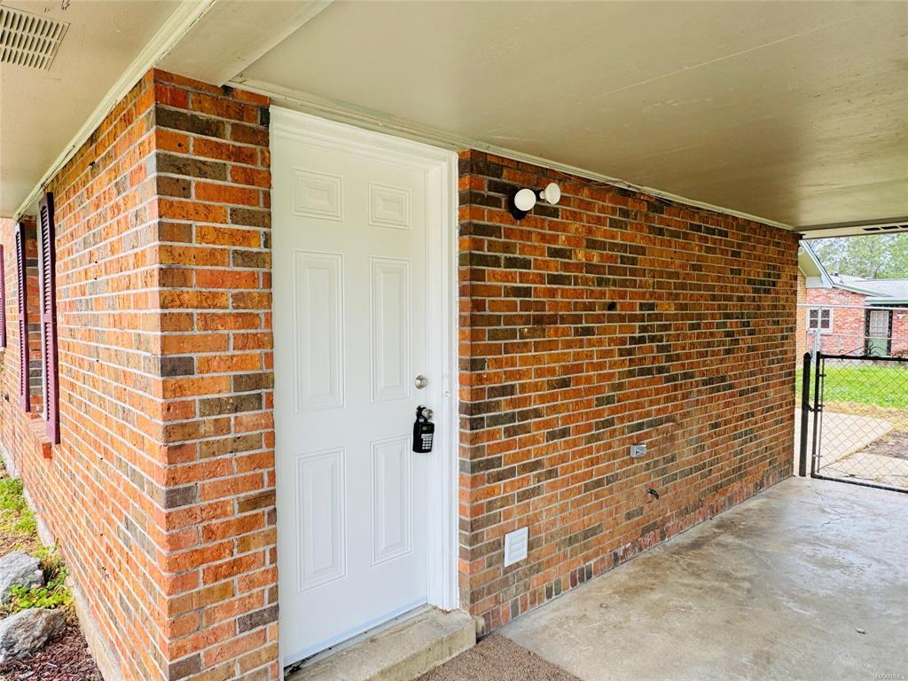 Building Photo - 502 Adler Dr