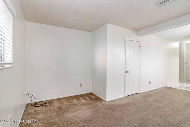 Building Photo - 204 Seminole Ave W