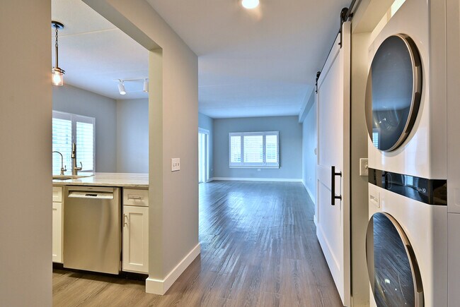 Building Photo - 210 N Addison Ave