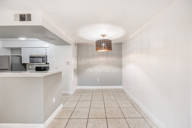 Building Photo - 3012 Parkway Blvd