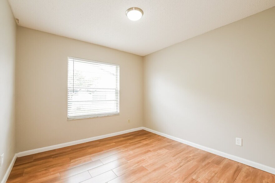 Building Photo - 2854 Camomile Dr