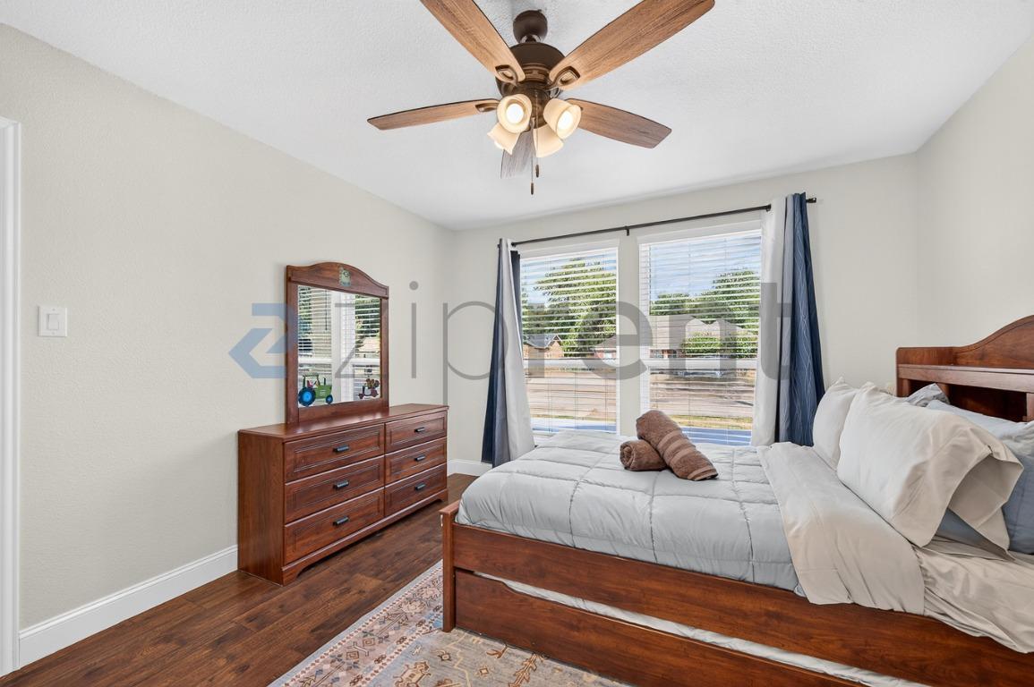 Building Photo - Unit