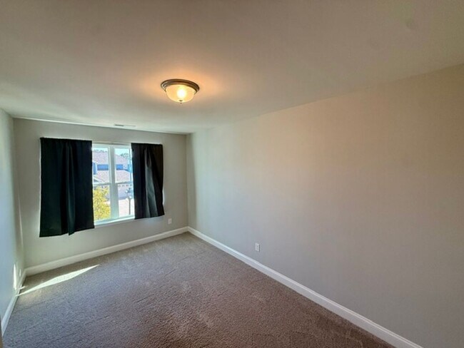 Building Photo - 1526 Cedar Tree Dr