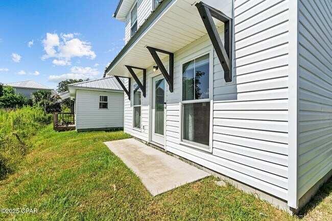 Building Photo - 326 Raven Ln