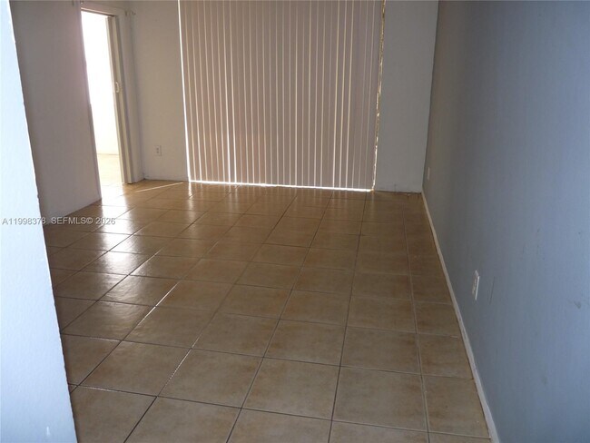 Building Photo - 14525 N Kendall Dr