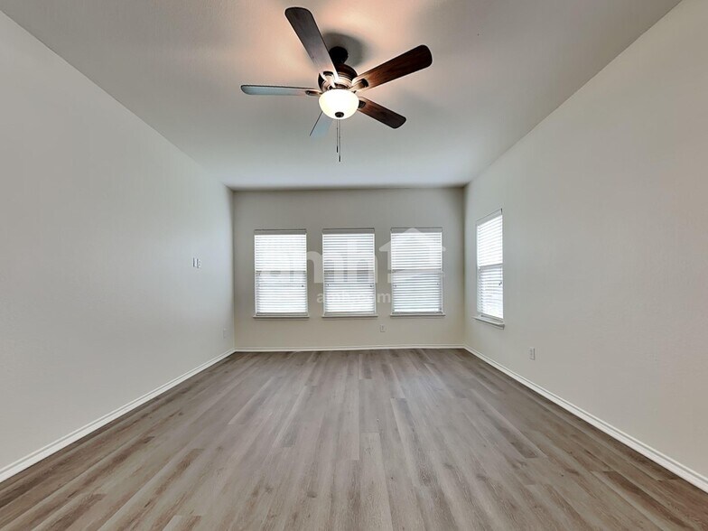 Building Photo - 1083 Carpenter Ct