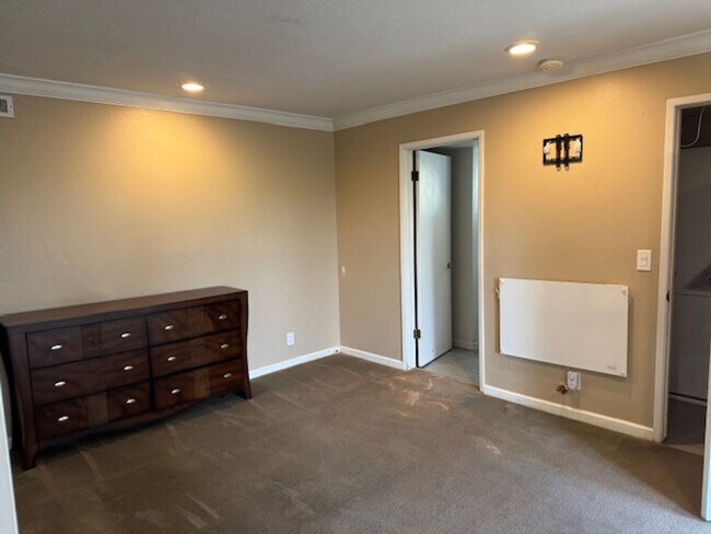 Building Photo - Oak Hills (15425)