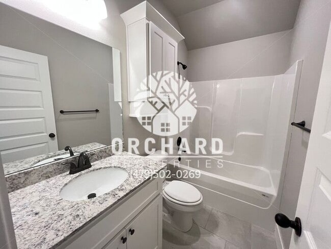Building Photo - Single Family Home - Open-Concept Cedarwoo...