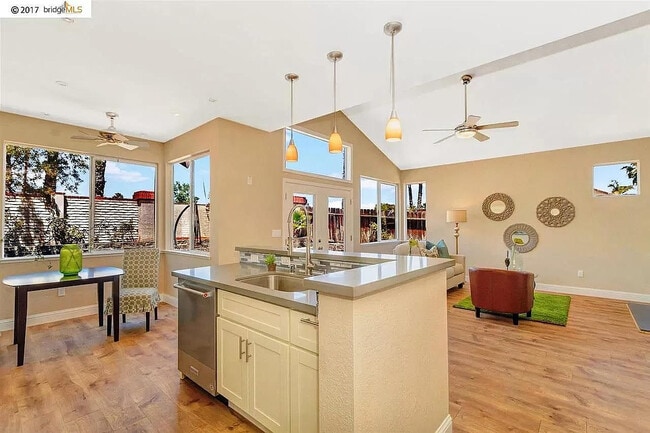 Building Photo - 4724 Cove Ln