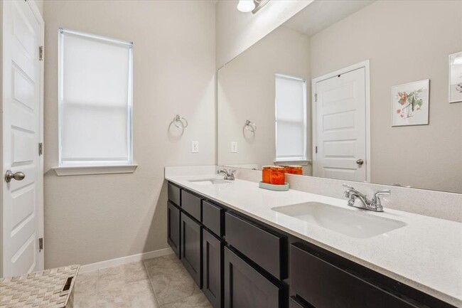 Building Photo - 5001 Black Onyx Dr