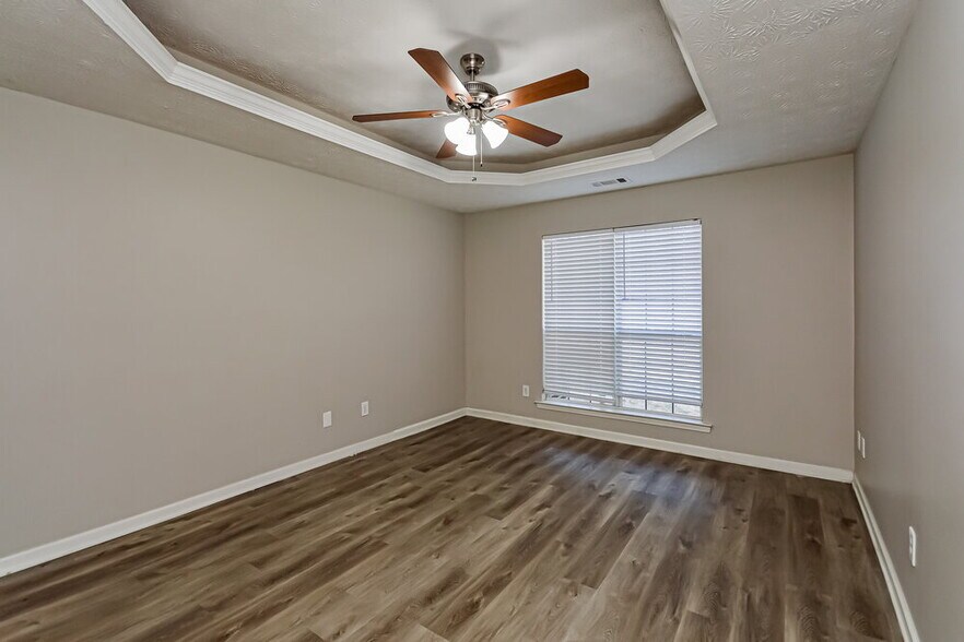 Building Photo - 115 Syracuse Ln