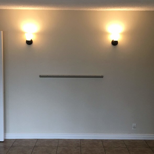 Building Photo - 805 Glenway Dr