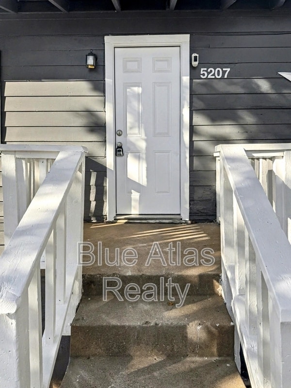 Building Photo - 5207 Spruce St