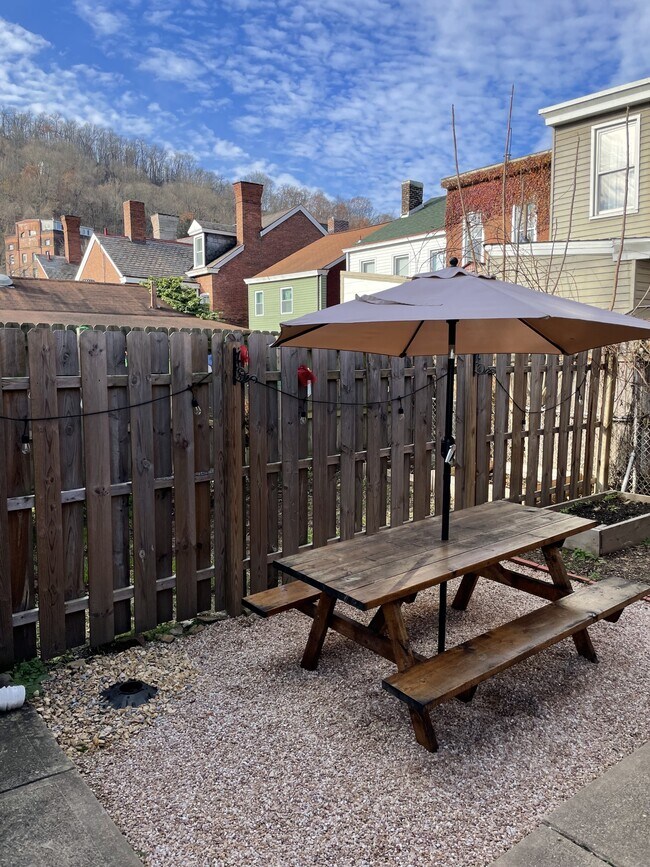 Building Photo - 23 Hays St