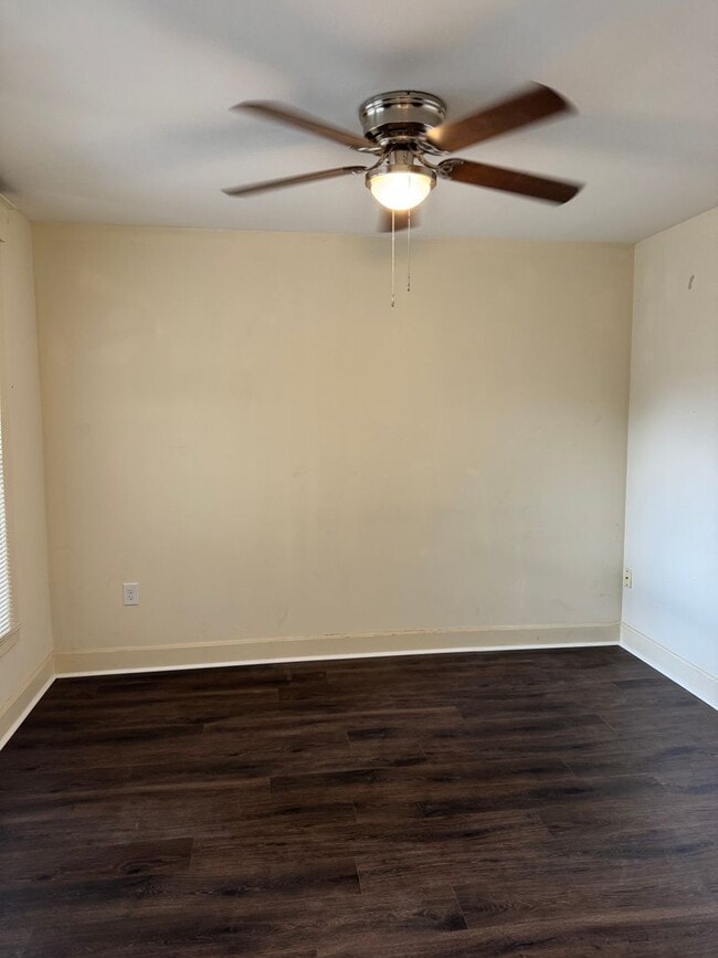 Building Photo - 3943 Elsmere Ave