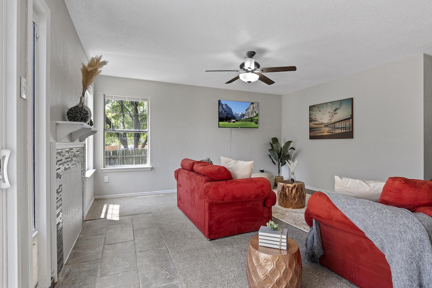 Building Photo - Modern Austin Home Near Walnut Creek Greenbelt