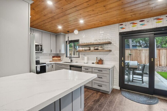Building Photo - 25340 Marion Ridge Dr