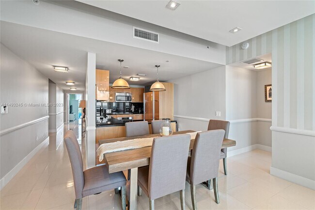 Building Photo - 6899 Collins Ave