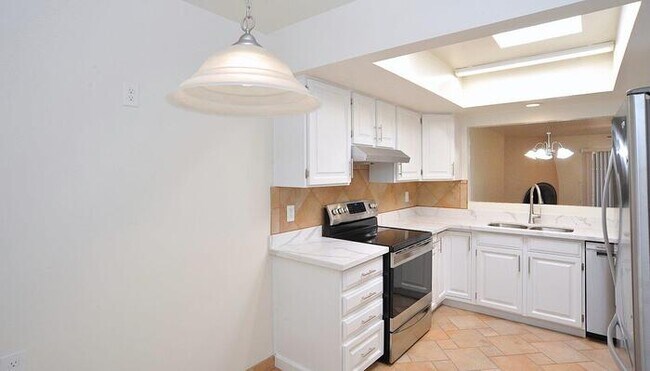 Building Photo - Beautifully Updated 3 Bedroom Townhome nea...