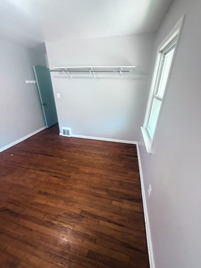 Building Photo - A Single family home with Garage in Garfield Heights