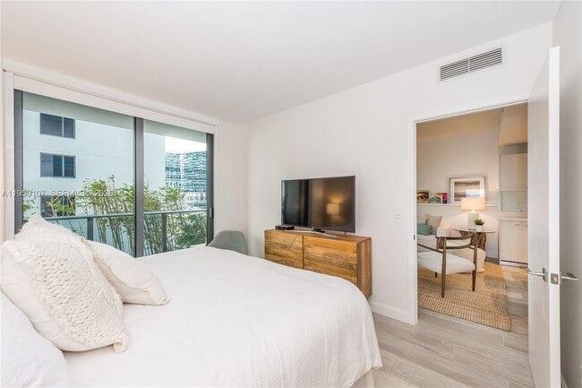 Building Photo - 55 SW 9th St