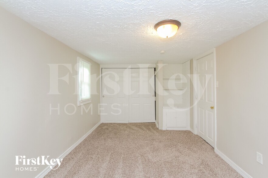 Building Photo - 3135 Foltz St